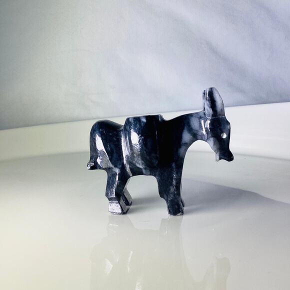 Small Carved Marble Donkey Toothpick Holder - Picture 3 of 7